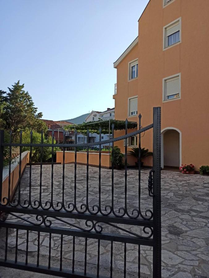 Parapid * Budva